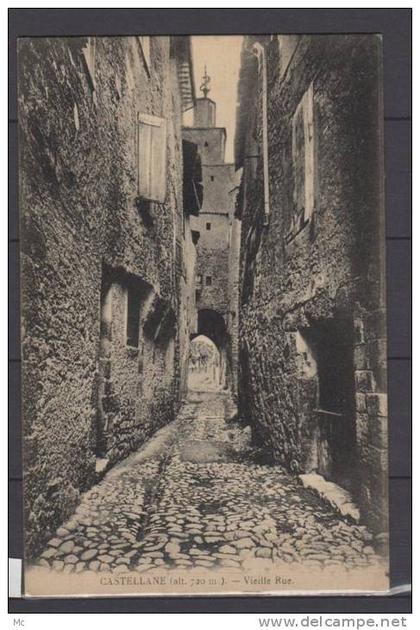 04 - Castellane - vieille rue