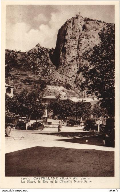 CPA CASTELLANE - La Place (143092)