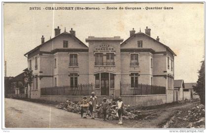 CARTE POSTALE ANCIENNE DE CHALINDREY -   école de garçons - quartier gare