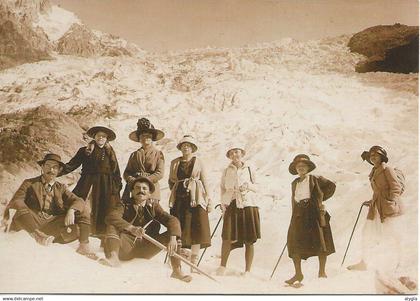 74 - CHAMONIX - REPRODUCTION d'une carte ancienne - Personnes en excursion sur le glacier des BOSSONS