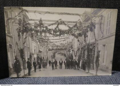 CHATEAUDUN (28) carte photo fete rue décorée belle animation