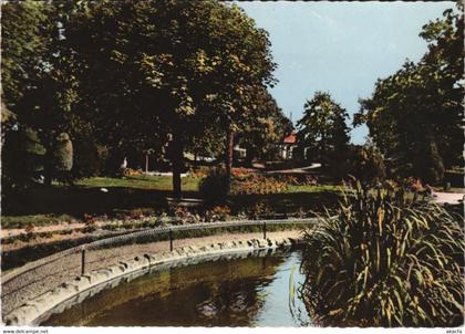 CPM CHATEAUNEUF-sur-CHARENTE Un Coin du Jardin Public (1168997)