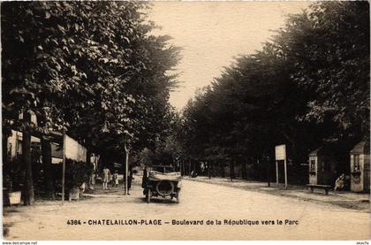 CPA CHATELAILLON - Plage - Boulevard de la République vers le Parc (975567)