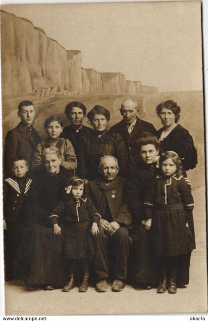 CPA carte photo CHAULNES famille (19103)