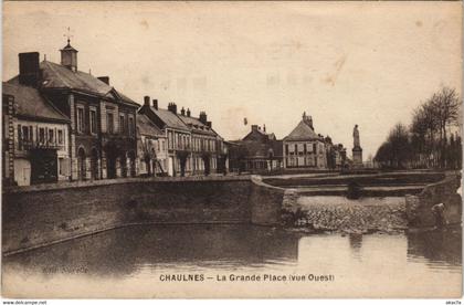 CPA CHAULNES Grande Place (19121)