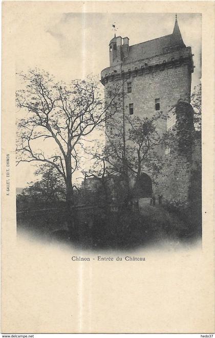 Chinon - Entrée du Château