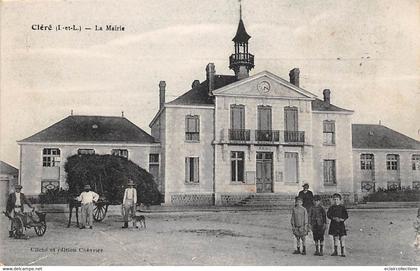 Cléré-les-Pins    37         Place et Mairie     (voir scan)