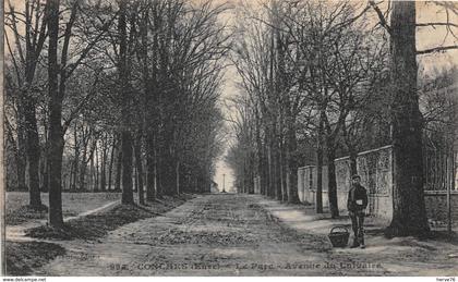 CONCHES EN OUCHE - le Parc - Avenue du Calvaire