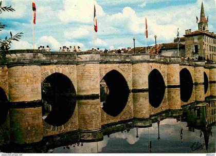 16 - Confolens - Le Pont-Vieux  - CPM - Voir Scans Recto-Verso