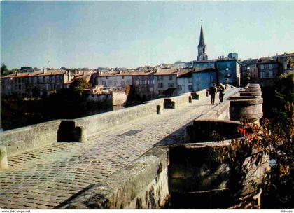 16 - Confolens - Le Vieux Pont - CPM - Voir Scans Recto-Verso