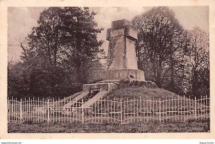 COULMIERS - Monument 1870 - très bon état