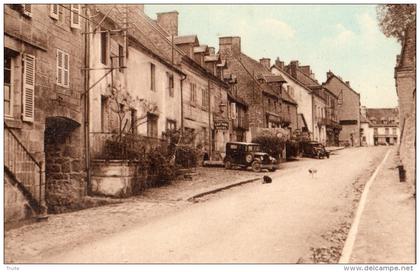 CROCQ  UNE PARTIE DE LA GRAND'RUE  AUTOMOBILES