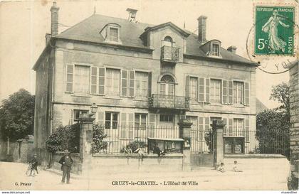 CRUZY LE CHATEL l'hôtel de ville