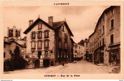 CPA L'Auvergne CUNLHAT Rue de la Poste (409459)