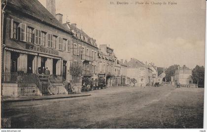 CPA Decize place du champ de foire