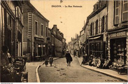 CPA Digoin La Rue Nationale FRANCE (955376)