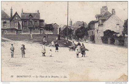 DOMFRONT ... LA PLACE DE LA BRUYERE