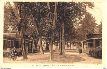 Carte   POSTALE  Ancienne de  DUGNY - Parc de la Mairie & les Bains