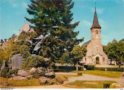 23 DUN LE PALESTEL LE SQUARE ET L'EGLISE