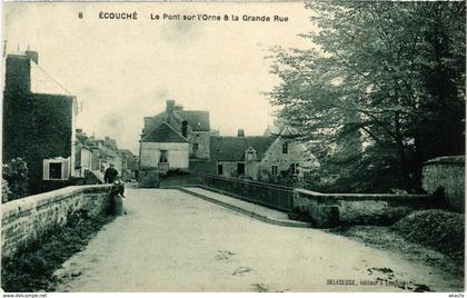 CPA ECOUCHE - Le Pont sur l'ORNE & la Grande Rue (259228)