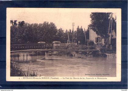 84. entraigues sur la sorgue. le pont du chemin du fer, passerelle et maisonnette