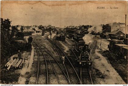 CPA FLERS - La Gare (259271)