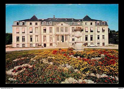 91 - Fleury-Mérogis - Le Château - Le Centre Jean-Moulin - Automobiles - Fleurs - CPM - Voir Scans Recto-Verso