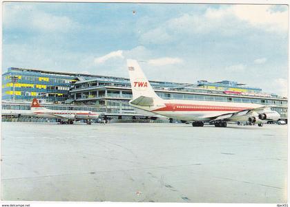 "AEROPORT DE PARIS-ORLY" - La façade sur de l'aérogare / Années 70 / Avions