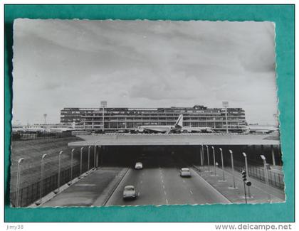 PARIS-AEROPORT DE PARIS ORLY-LA FACADE SUD DE L'AEROGARE ED PI