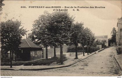 CPA FONTENAY-aux-ROSES Rue de la Fontaine (806835)