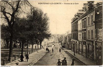 CPA FONTENAY-le-COMTE - Avenue de la Gare (297816)