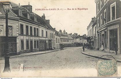 CPA Forges-les-Eaux Rue de la République