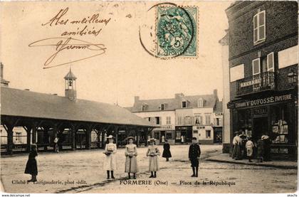 CPA FORMERIE - Place de la Republique (259812)