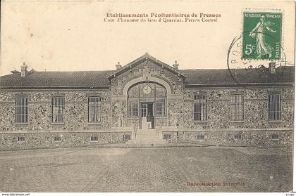 CPA Fresnes Etablissement Pénitentiaire Cour d'Honneur