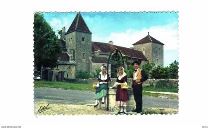 Carte POSTALE Ancienne  de  GEVREY -  CHAMBERTIN /  Jeunes gens en costume d'autrefois