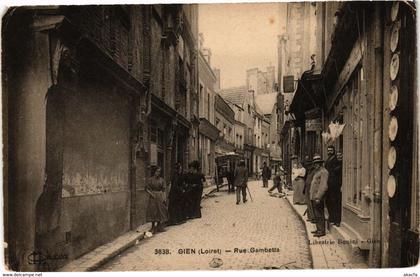 CPA GIEN - Rue Gambetta (271598)