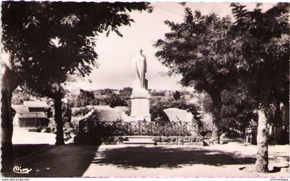 GIGNAC - Square du Monument