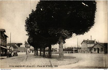 CPA GROSLAY - Place de la Gare (380804)