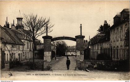 CPA AK GUERIGNY - Entrée des Cours du Chateau (421073)