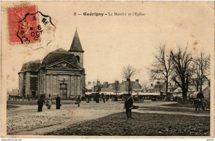 CPA AK GUERIGNY - Le Marché et l'Église (518045)