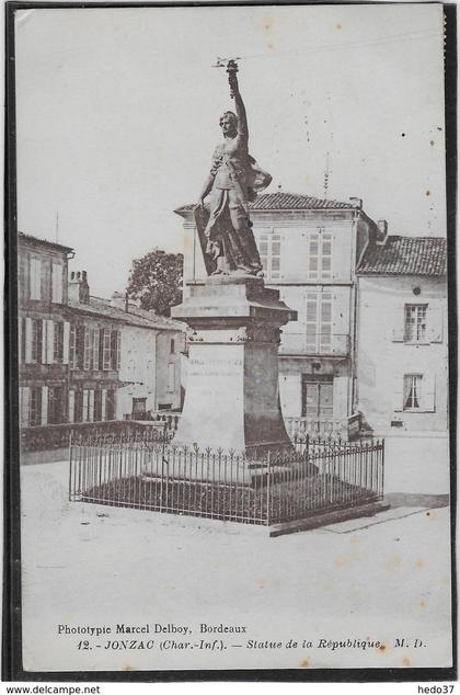 Jonzac - Statue de la République