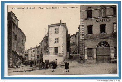 69 - L'ABRESLE --  Place de la Mairie et rue centrale