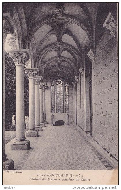 L'Ile-Bouchard - Château du Temple - Interieur du Cloître