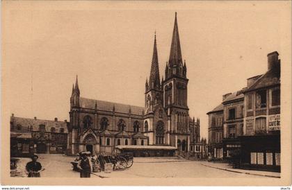 CPA LA DÉLIVRANDE - La Basilique et la Place (141234)