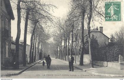 CPA La Ferté Saint-Aubin L'Avenue de la Gare