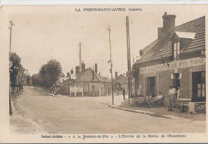 V 831/CPA  LA FERTE SAINT AUBIN (45)  A LA POMME DE PIN  L'ENTREE DE LA ROUTE DE CHAUMONT