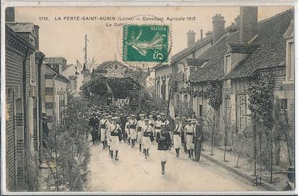 V 833/CPA  LA FERTE SAINT AUBIN (45)  CONCOURS AGRICOLE 1912 LE DEFILE