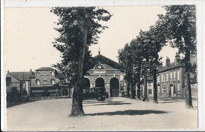 V 837 /CPSM  LA FERTE SAINT AUBIN (45)   LA PLACE DES HALLES