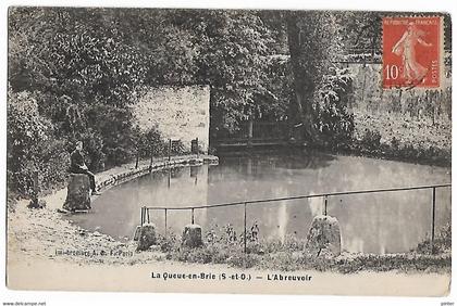 LA QUEUE EN BRIE - L"Abreuvoir