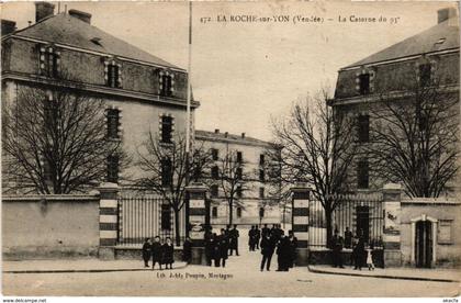 CPA LA ROCHE-sur-YON - La Caserne du 93* (297585)